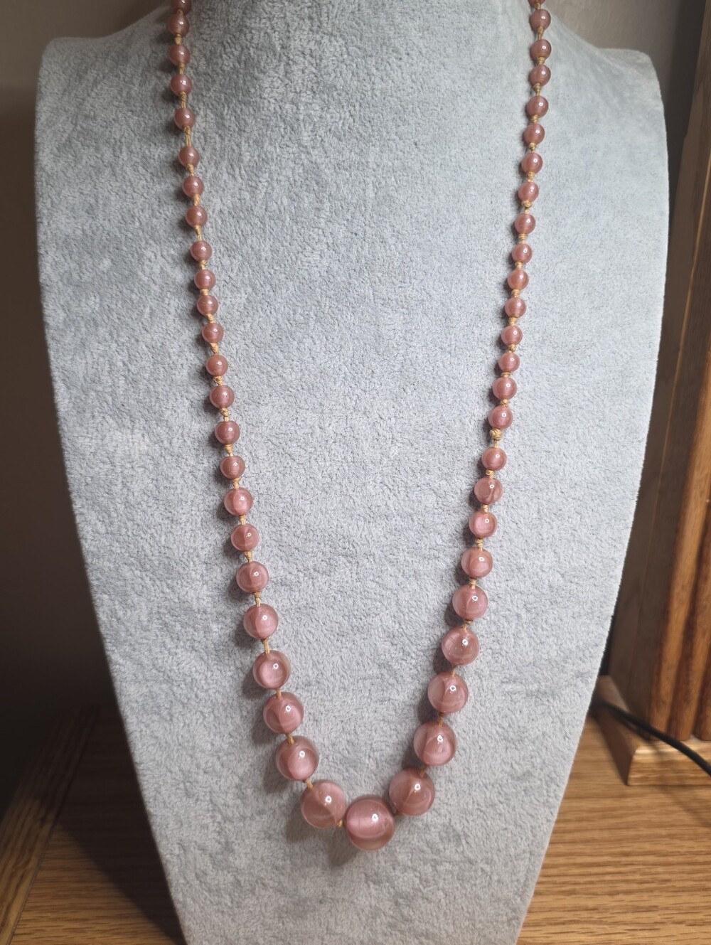 Vintage Rose Pink Cat's Eye Glass Graduated Bead Hand-Knotted Necklace - Picture 3 of 6